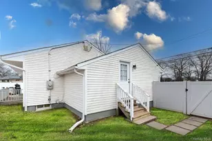 178 Timberline Dr, Brentwood, NY 11717 - Photo 5