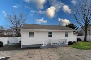 178 Timberline Dr, Brentwood, NY 11717 - Photo 3