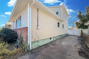 37 Lancaster Pl, Hempstead, NY 11550 - Photo 9