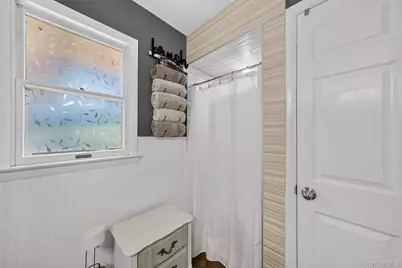 216 Edgewood Drive N, Newburgh, NY 12550 - Photo 17