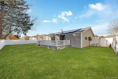 260 New Hampshire Avenue, Bay Shore, NY 11706 - Photo 23