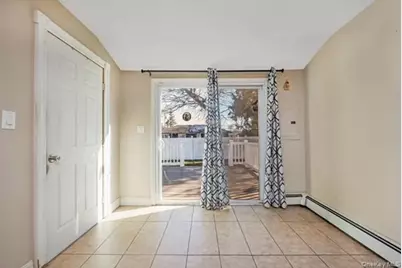 260 New Hampshire Avenue, Bay Shore, NY 11706 - Photo 9