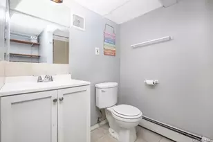 260 New Hampshire Ave, Bay Shore, NY 11706 - Photo 21