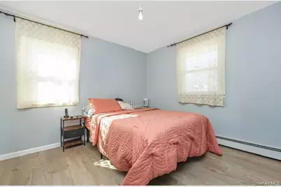 260 New Hampshire Avenue, Bay Shore, NY 11706 - Photo 17