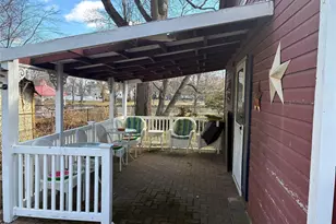 21 Wellington Pl, Amityville, NY 11701 - Photo 3