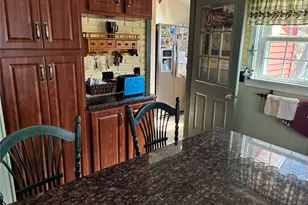 21 Wellington Pl, Amityville, NY 11701 - Photo 17