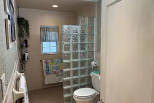 21 Wellington Pl, Amityville, NY 11701 - Photo 15