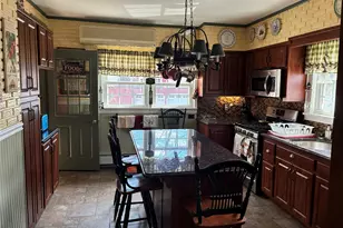 21 Wellington Pl, Amityville, NY 11701 - Photo 13