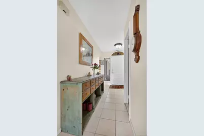 285 Carriage House Drive, Jericho, NY 11753 - Photo 5