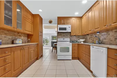 285 Carriage House Drive, Jericho, NY 11753 - Photo 13