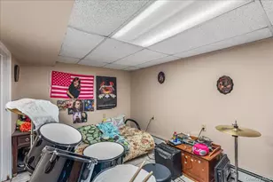 73-51 70th St, Glendale, NY 11385 - Photo 15