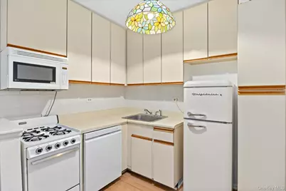 87-15 165th Street #4B, Jamaica, NY 11432 - Photo 9