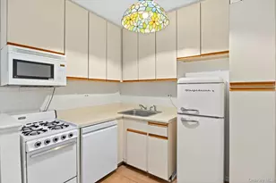 87-15 165th St, Jamaica, NY 11432 - Photo 9