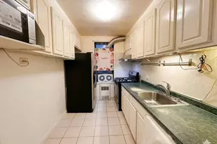 224-24 Union Tpke, Oakland Gardens, NY 11427 - Photo 7