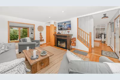 2420 Willow Street, Wantagh, NY 11793 - Photo 11