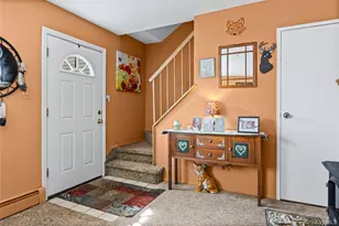 8 Sharpsburg Ct, Coram, NY 11727 - Photo 5