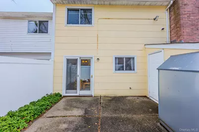 8 Sharpsburg Court, Coram, NY 11727 - Photo 35