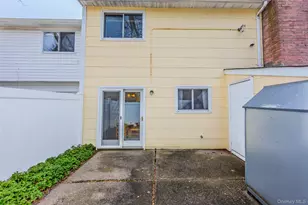 8 Sharpsburg Ct, Coram, NY 11727 - Photo 35