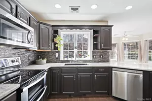 32 Robinson Ln, Wappingers Falls, NY 12590 - Photo 15