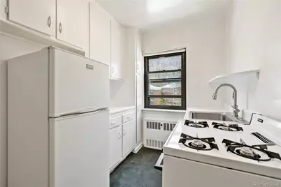 8 Lawrence Drive #C, White Plains, NY 10603 - Photo 15