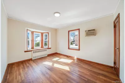 48 Winthrop Street, New Hyde Park, NY 11040 - Photo 9