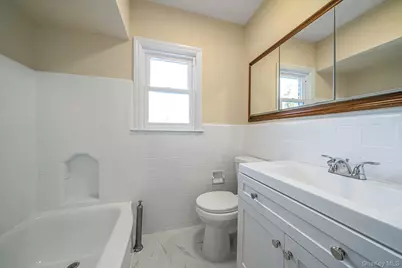 48 Winthrop Street, New Hyde Park, NY 11040 - Photo 17