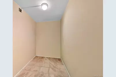 114 Westchester Avenue, West Babylon, NY 11704 - Photo 21