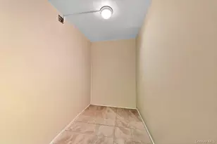 114 Westchester Ave, West Babylon, NY 11704 - Photo 21