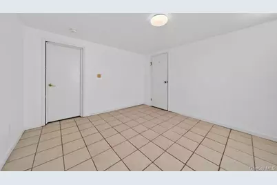 114 Westchester Avenue, West Babylon, NY 11704 - Photo 23