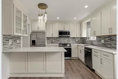 220 Calhoun Avenue, Bronx, NY 10465 - Photo 7