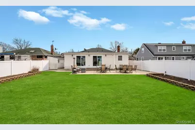 21 Lowell Drive, Farmingdale, NY 11735 - Photo 5