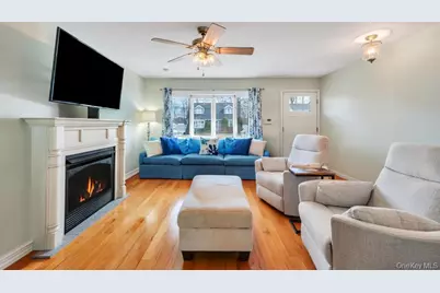 21 Lowell Drive, Farmingdale, NY 11735 - Photo 11