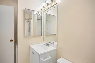 65 McKinley Ave, White Plains, NY 10606 - Photo 15