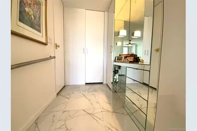 26910 Grand Central Parkway #21V, Floral Park, NY 11005 - Photo 25