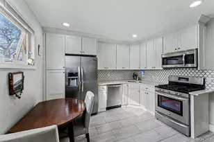 68 Putnam Ave, Valley Stream, NY 11580 - Photo 7