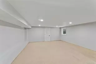 68 Putnam Ave, Valley Stream, NY 11580 - Photo 17