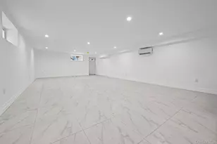 160-15 118th Rd, Jamaica, NY 11434 - Photo 17