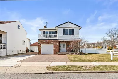 175 Roosevelt Boulevard #Upper, Long Beach, NY 11561 - Photo 1