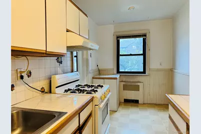 57-41 246th Crescent #Lower, Douglaston, NY 11362 - Photo 9