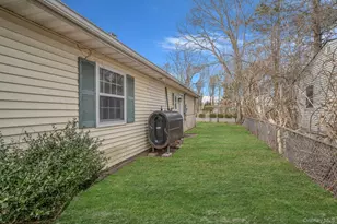 38 Manor Dr, Shirley, NY 11967 - Photo 23