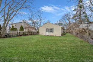 38 Manor Dr, Shirley, NY 11967 - Photo 25