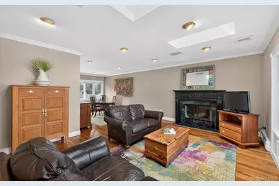 6 Wren Drive, Woodbury, NY 11797 - Photo 9