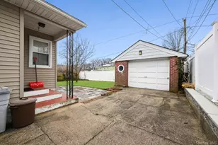 2225 Leighton Rd, Elmont, NY 11003 - Photo 25