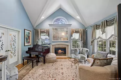 4 Astor Court, Dix Hills, NY 11746 - Photo 9