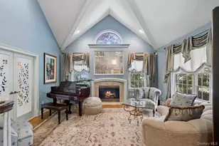4 Astor Ct, Dix Hills, NY 11746 - Photo 9