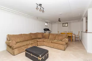 46 Wyatt Rd, Garden City, NY 11530 - Photo 27