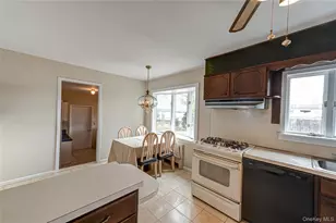 855 Pease Ln, West Islip, NY 11795 - Photo 11