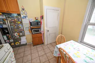 70-25 71st Pl, Glendale, NY 11385 - Photo 23