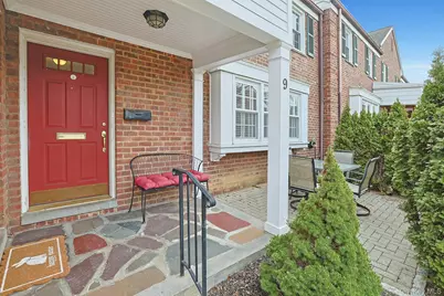 9 Robins Crescent #9, New Rochelle, NY 10801 - Photo 1