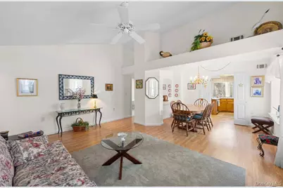 16 Huntington Court, Ridge, NY 11961 - Photo 7